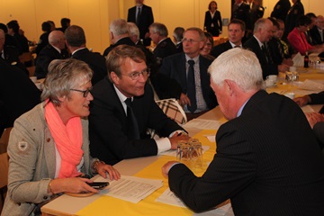 Margret Vosseler, Ronald Pofalle und Dr. Günter Bergmann im Gespräch